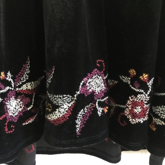 Black Embroidered Tunic - Picture 4 of 8